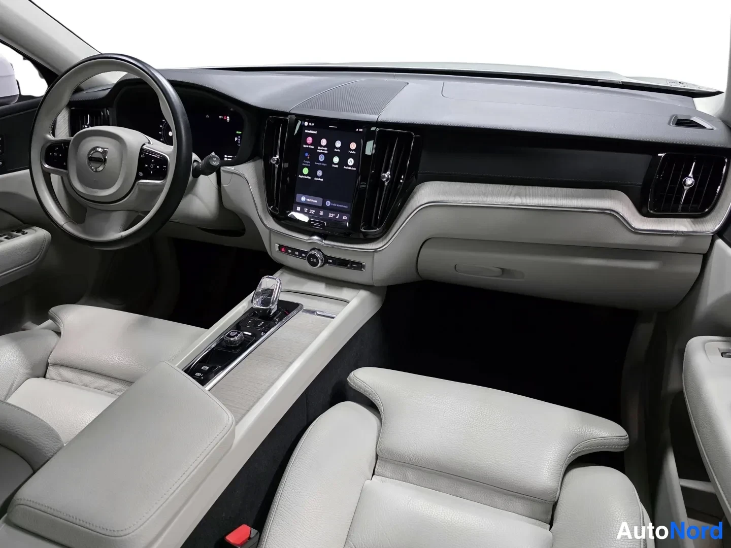 White Volvo XC60 2022, photo 12