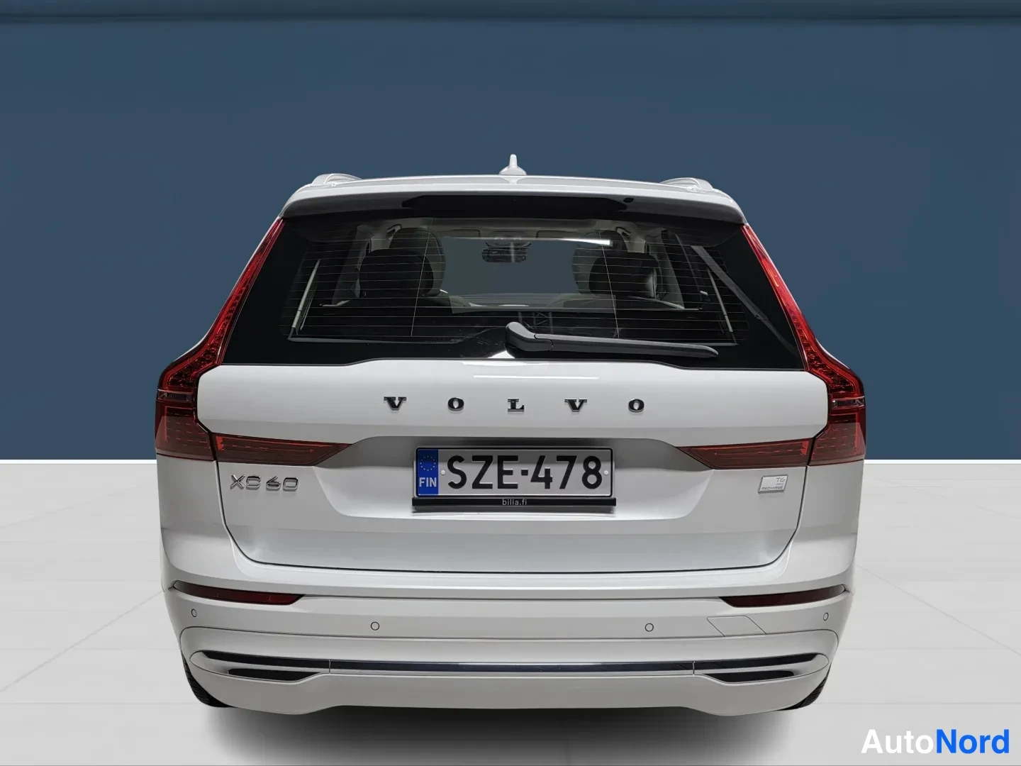 White Volvo XC60 2022, rear, photo 5