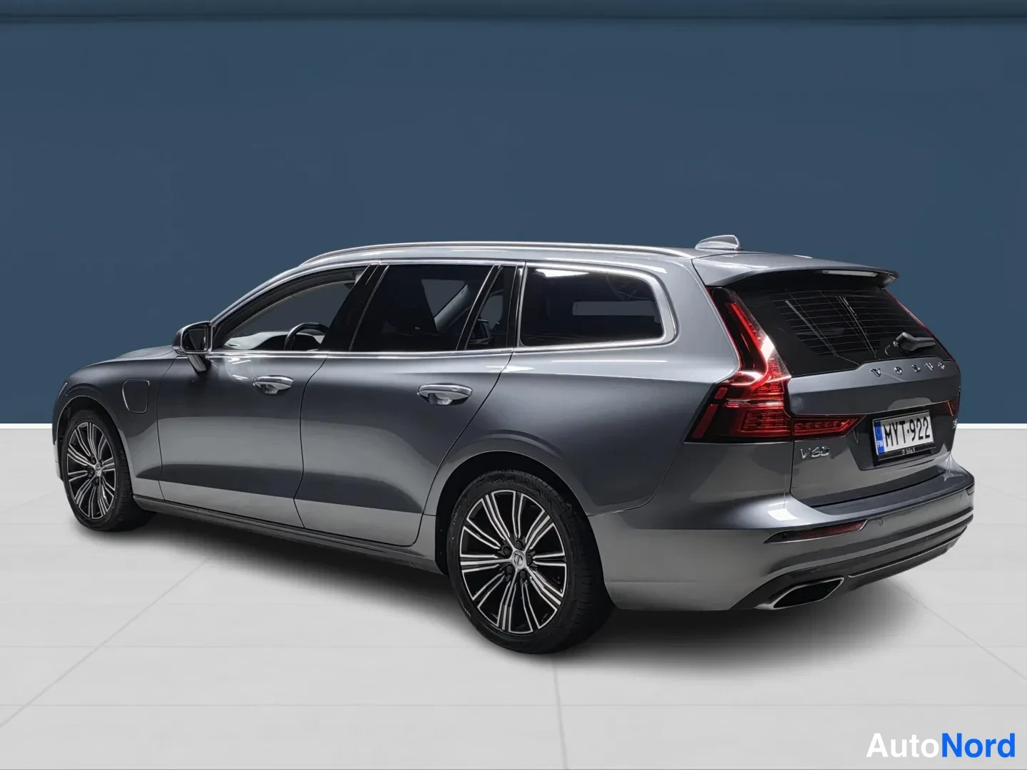 Harmaa Volvo V60 2020, takaviisto, kuva 5