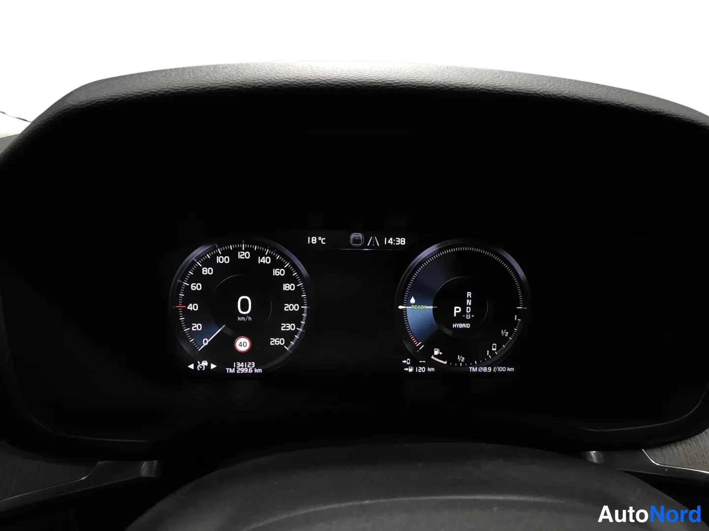 Harmaa Volvo V60 2020, kuva 8
