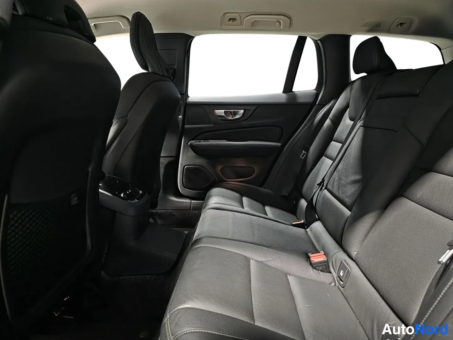 Harmaa Volvo V60 2020, kuva 10