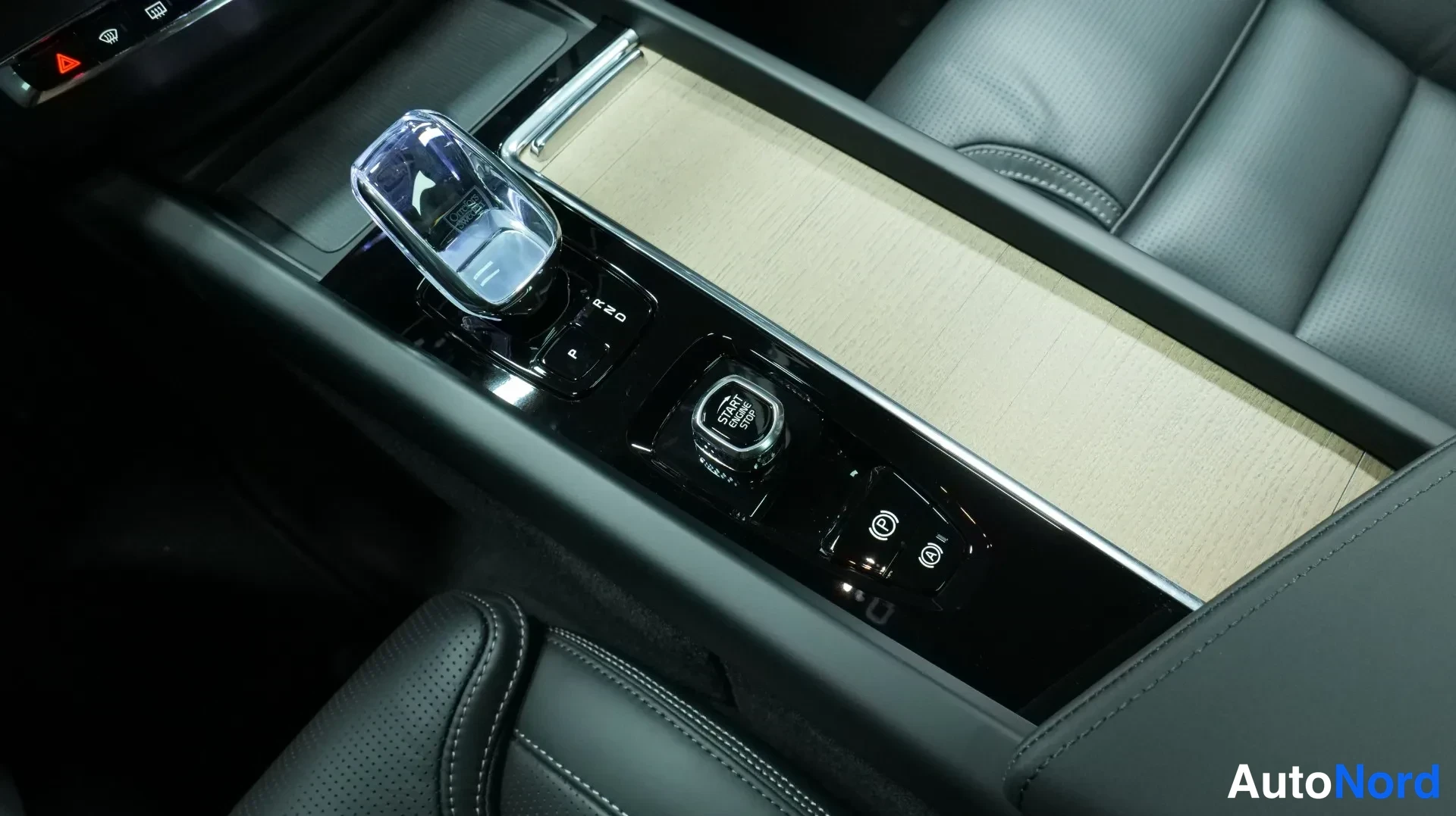 Hopea Volvo XC60 2026, kuva 15