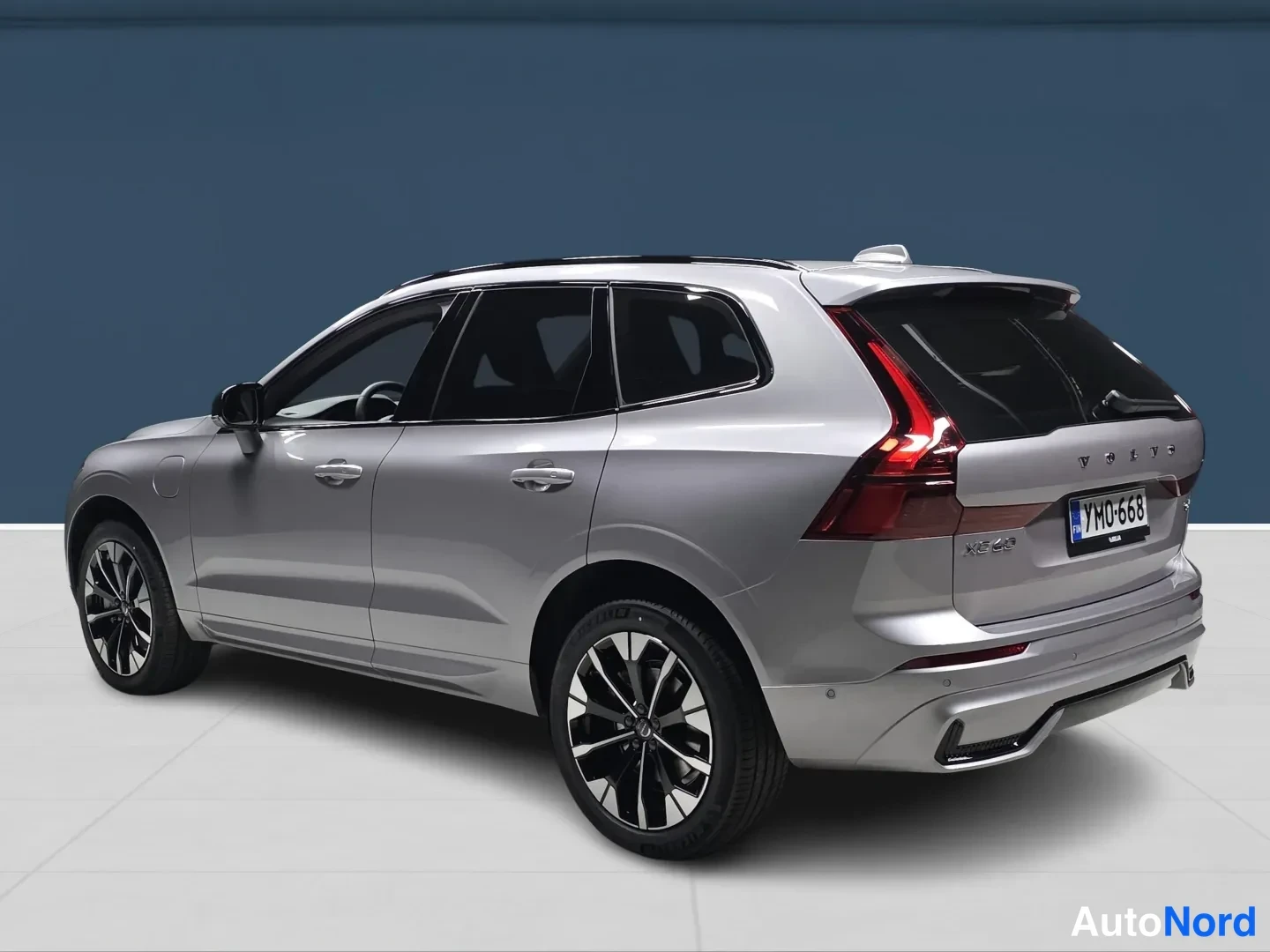 Harmaa Volvo XC60 2026, takaviisto, kuva 6