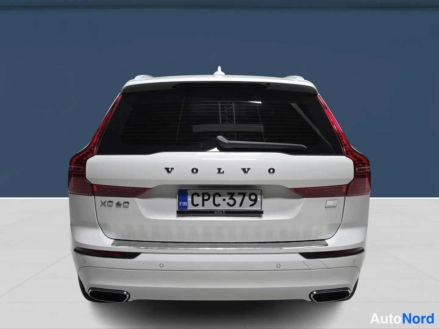Valkoinen Volvo XC60 2021, takaa, kuva 6