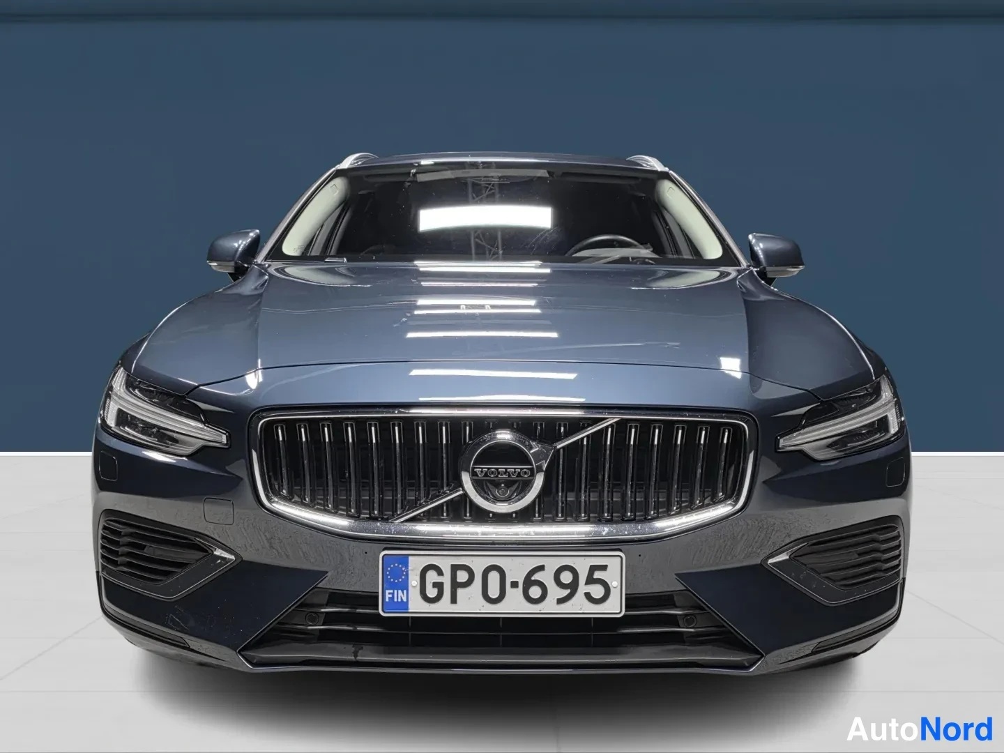 Blue Volvo V60 2021, front, photo 3