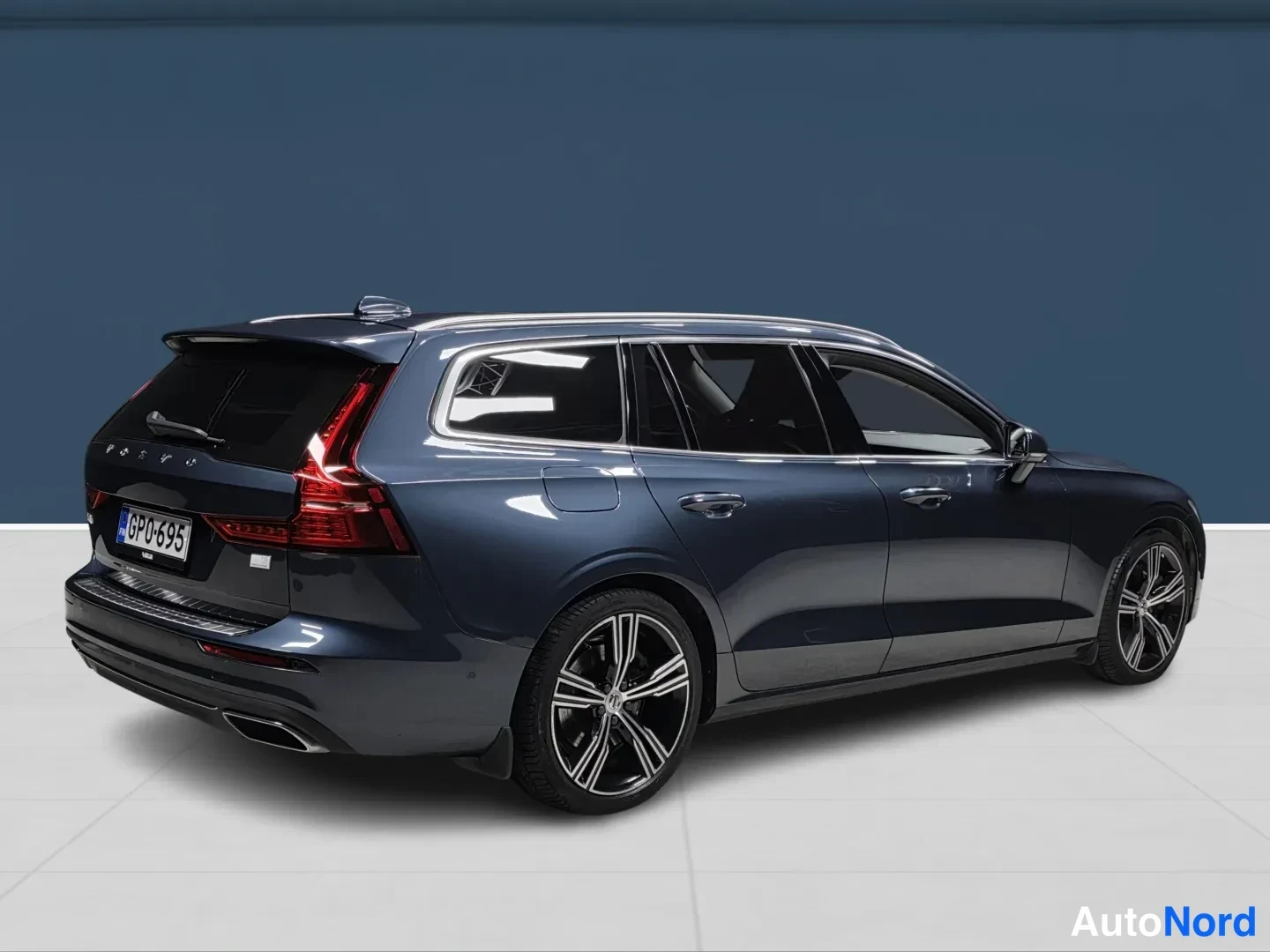Blue Volvo V60 2021, rear three-quarter, photo 4