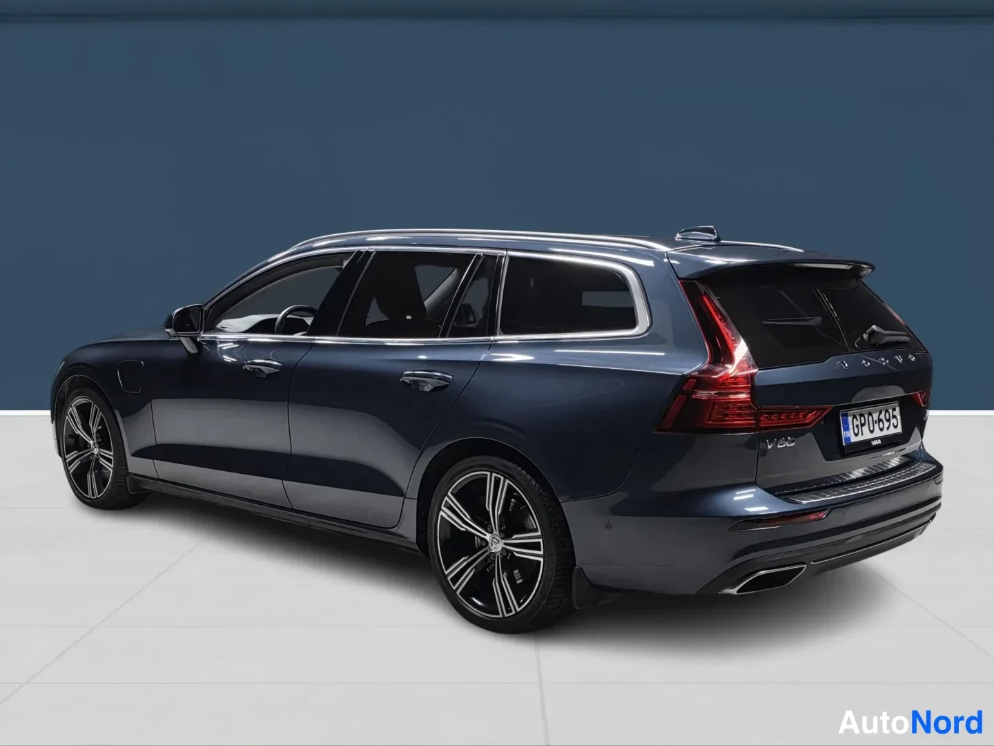 Blue Volvo V60 2021, rear three-quarter, photo 5