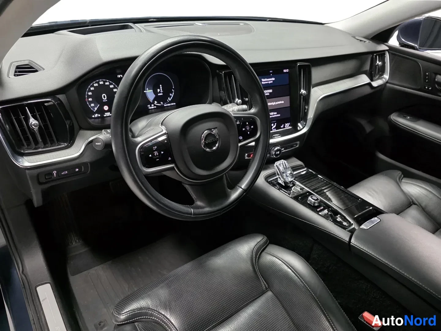 Blue Volvo V60 2021, photo 9