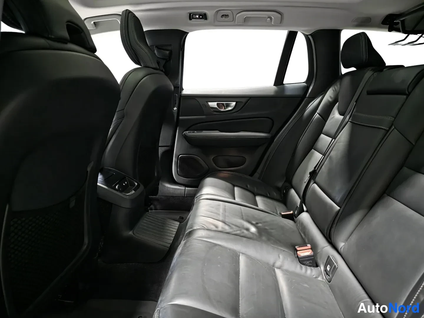 Blue Volvo V60 2021, photo 10