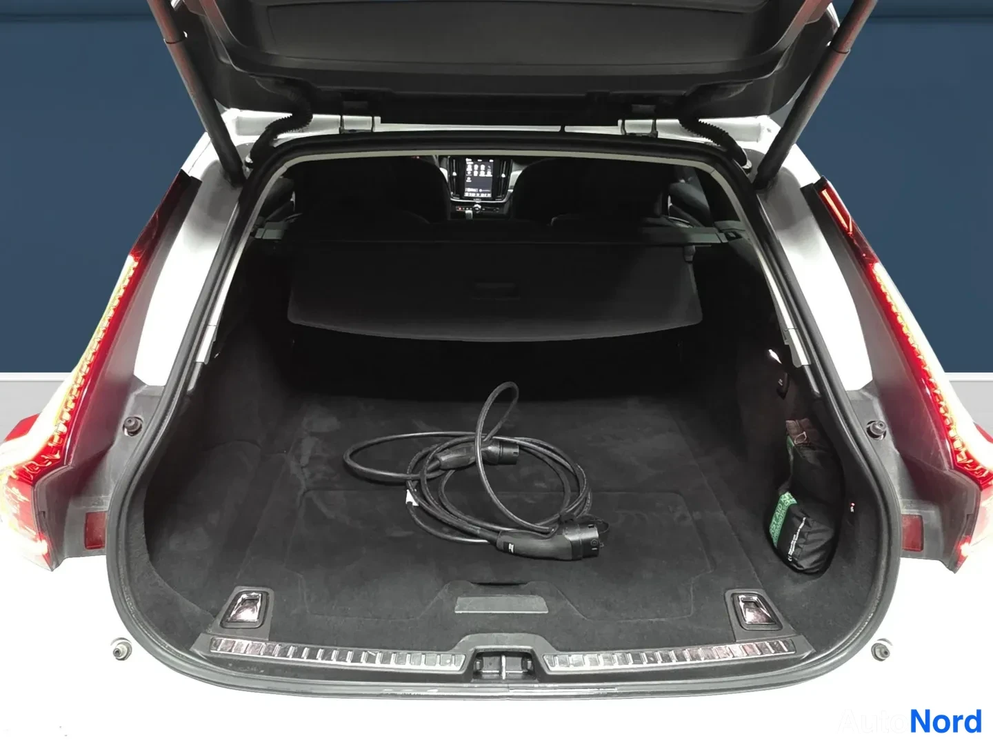 White Volvo V90 2024, photo 11