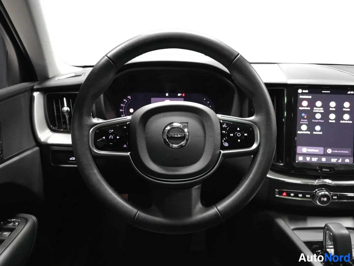 Musta Volvo XC60 2025, kuva 11