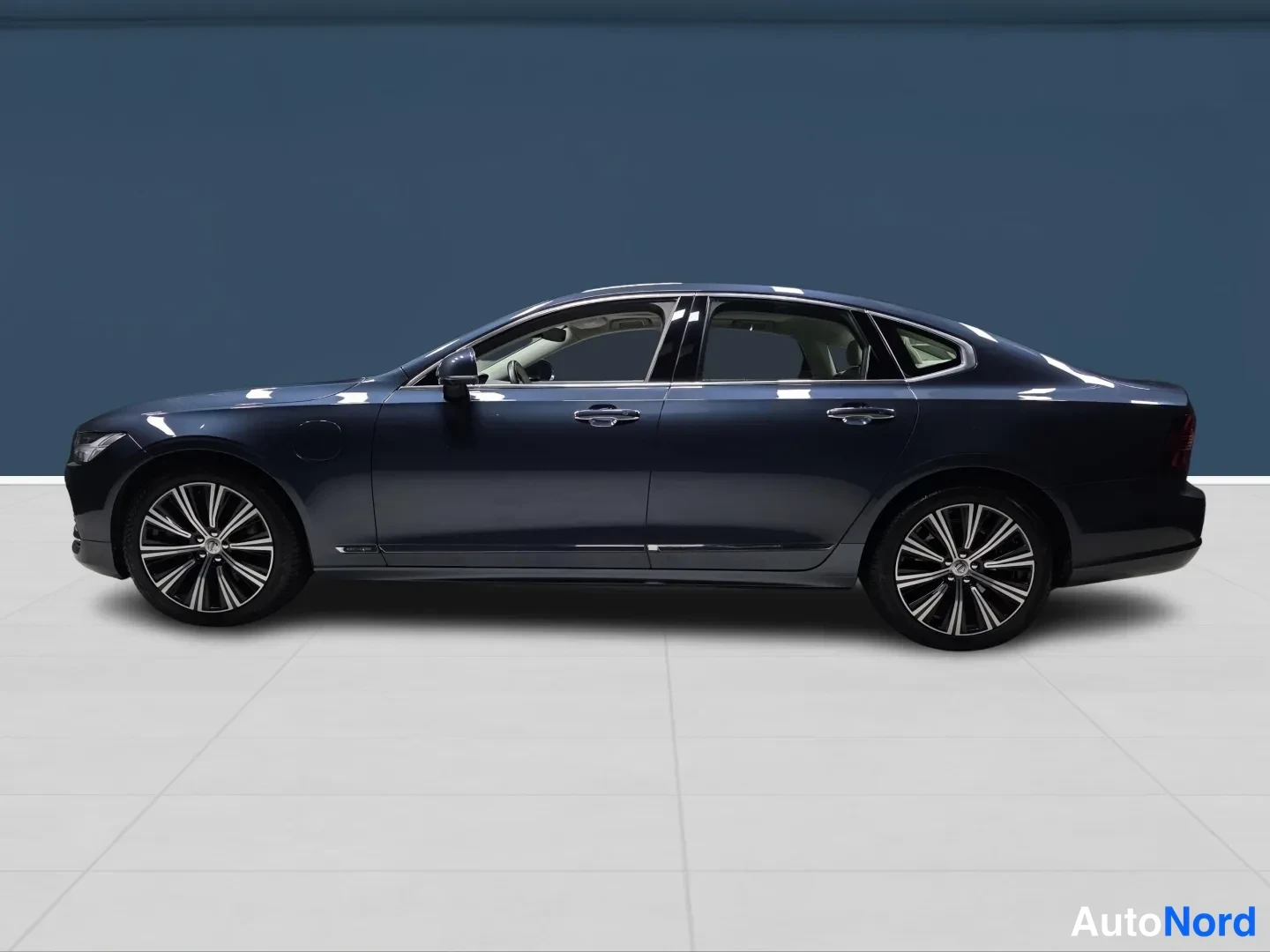 Sininen Volvo S90 2021, sivulta, kuva 5