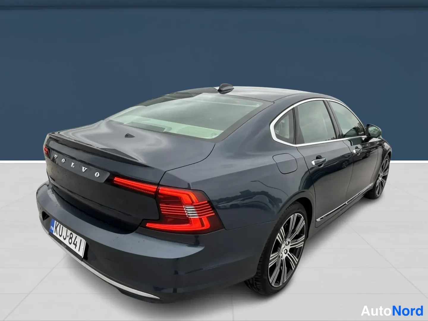Blue Volvo S90 2021, rear three-quarter, photo 6
