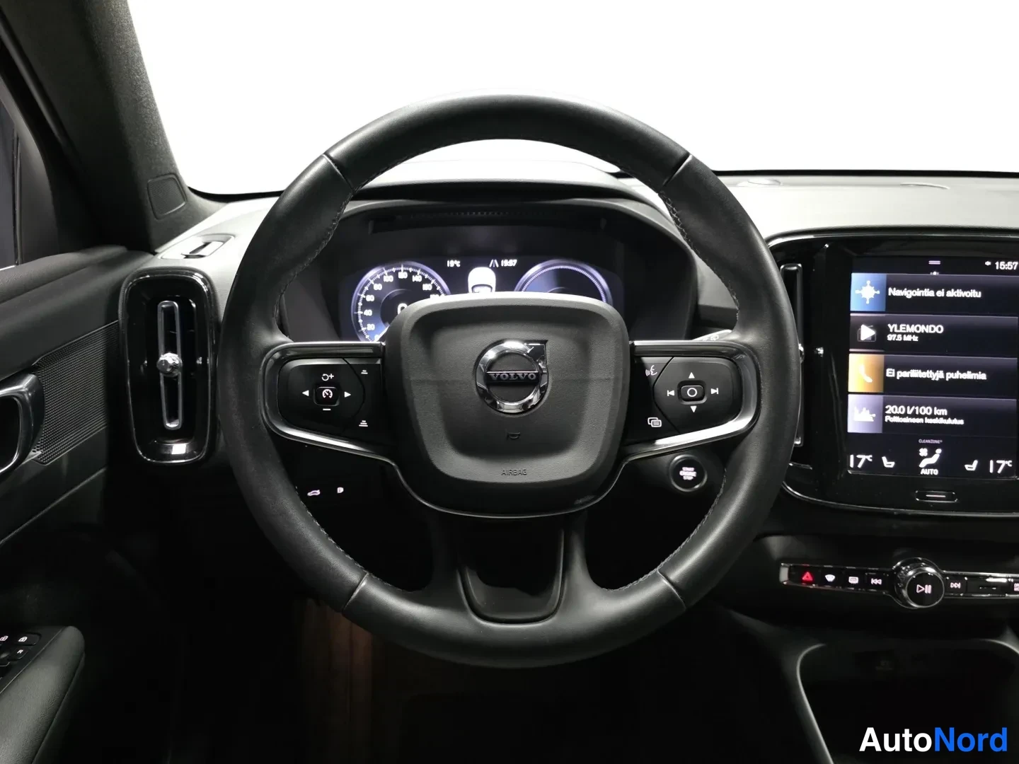 Grey Volvo XC40 2022, photo 11