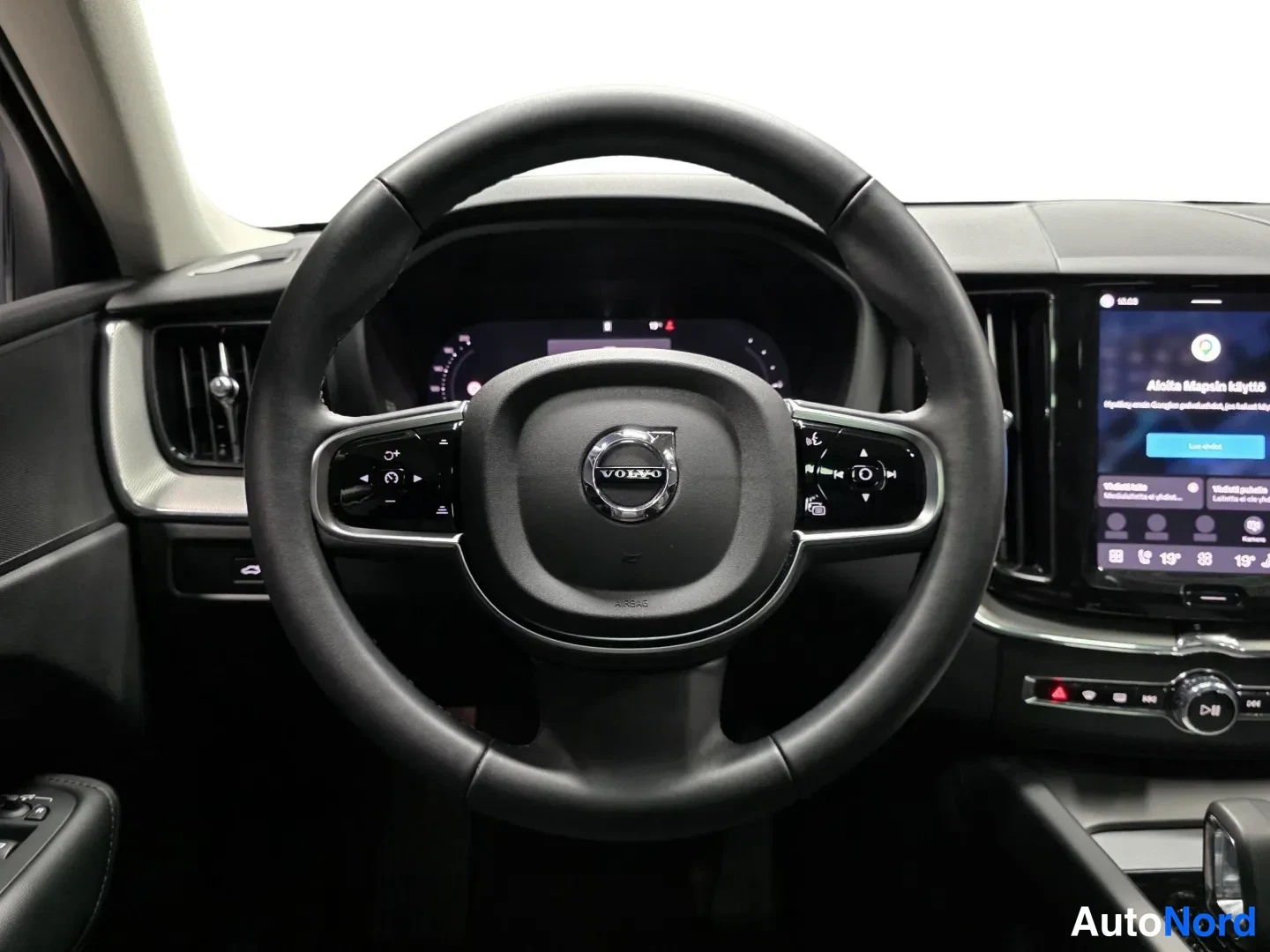 Musta Volvo XC60 2025, kuva 11