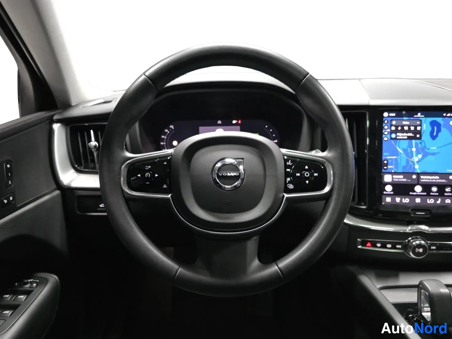Black Volvo XC60 2023, photo 11
