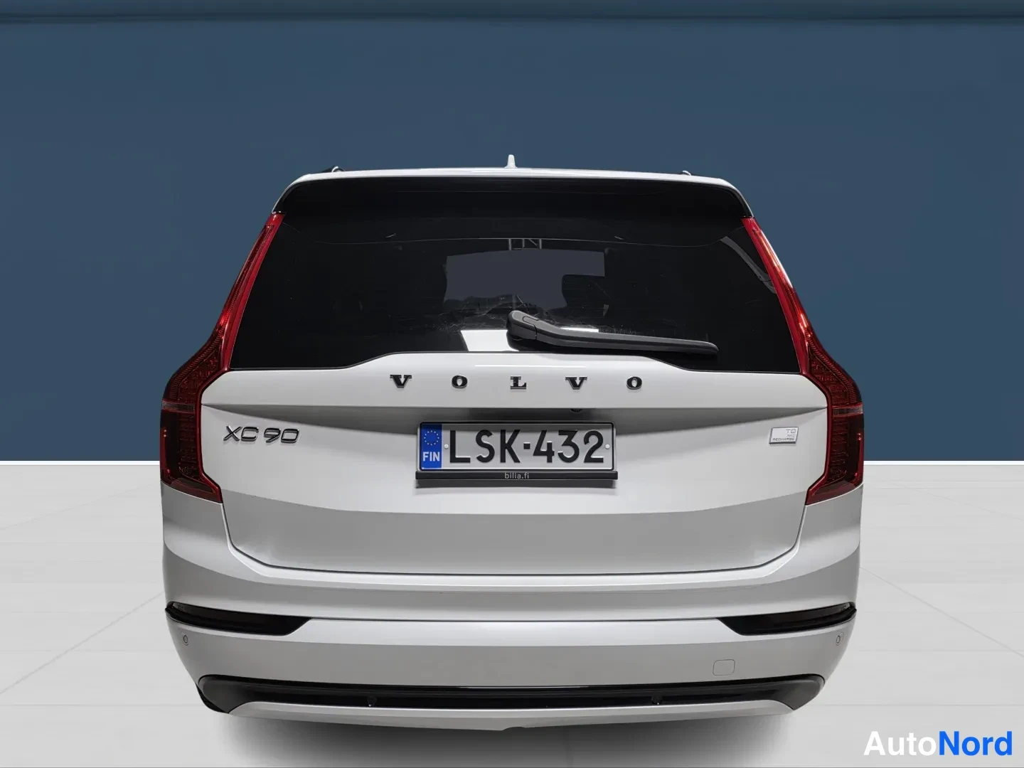 Valkoinen Volvo XC90 2024, takaa, kuva 6