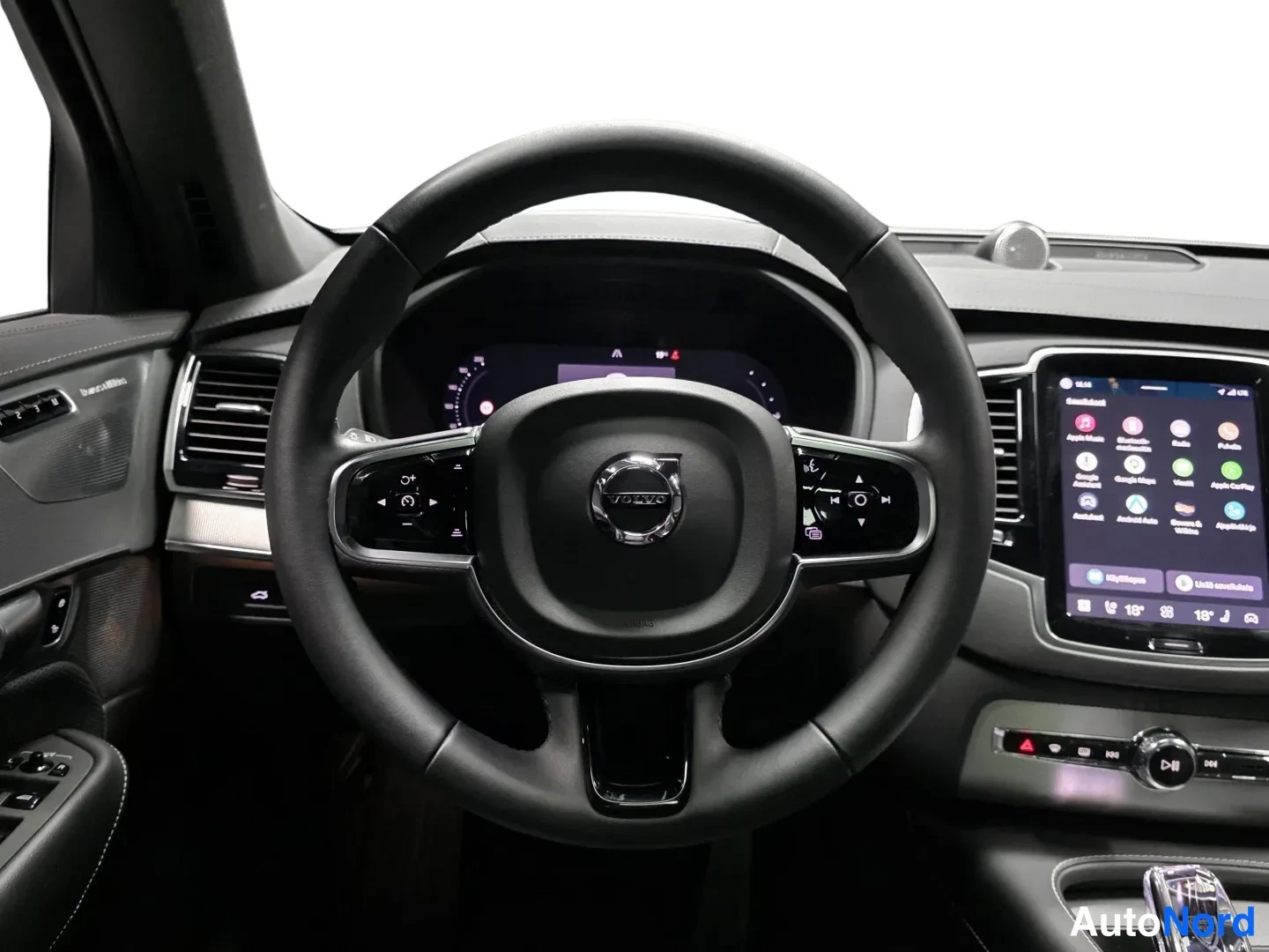 Valkoinen Volvo XC90 2024, kuva 11