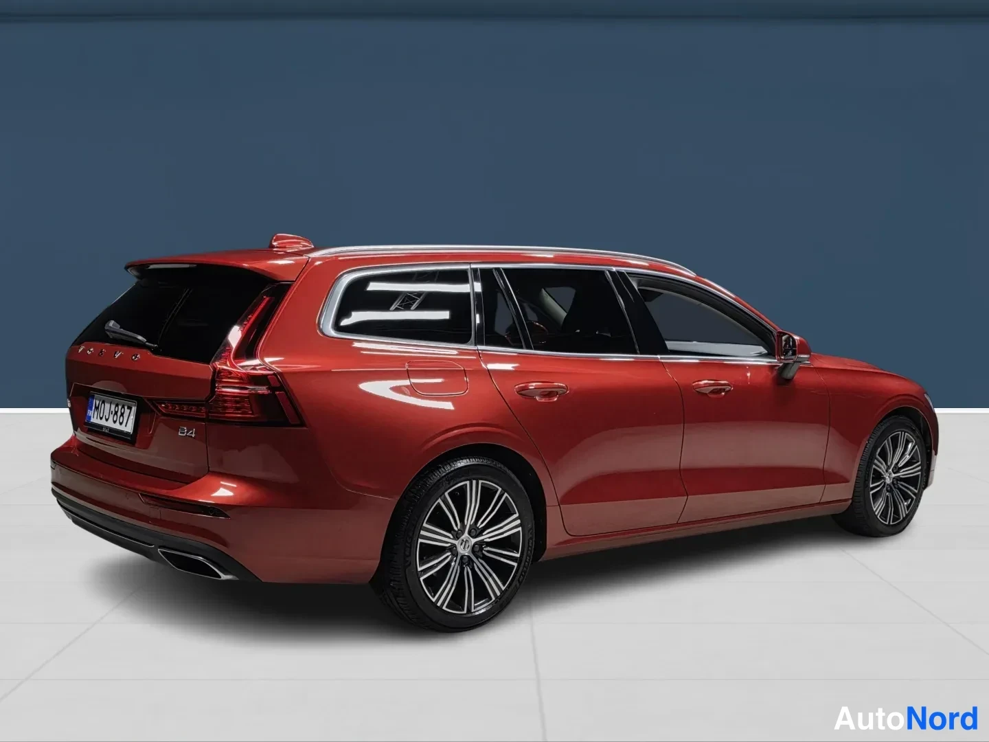 Red Volvo V60 2022, rear three-quarter, photo 7