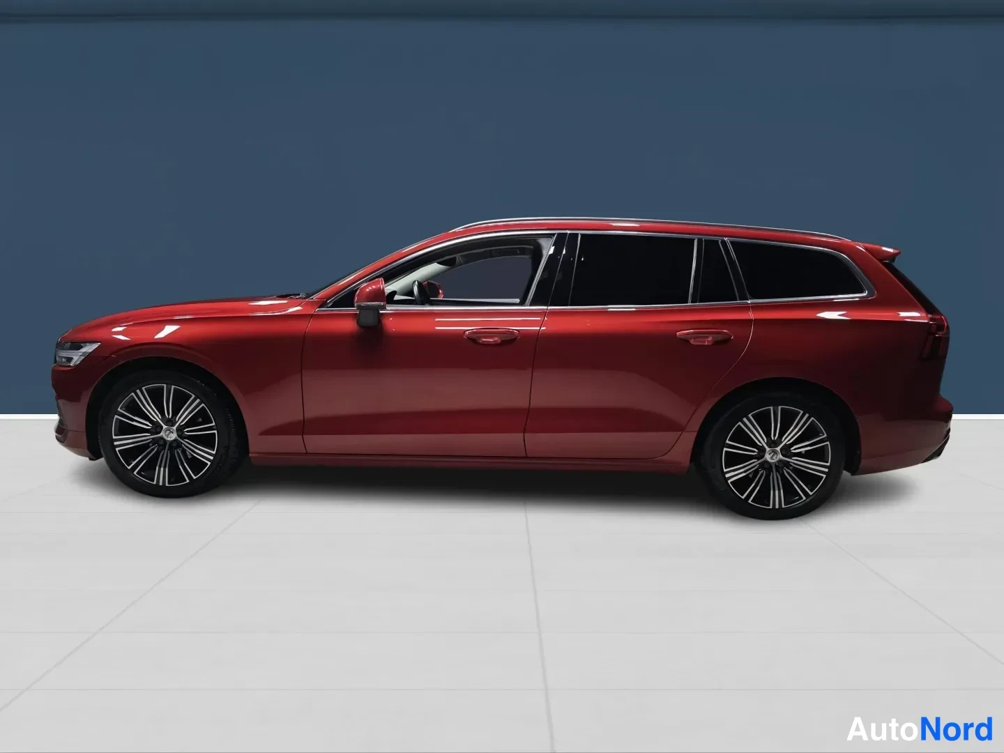 Red Volvo V60 2022, side, photo 5