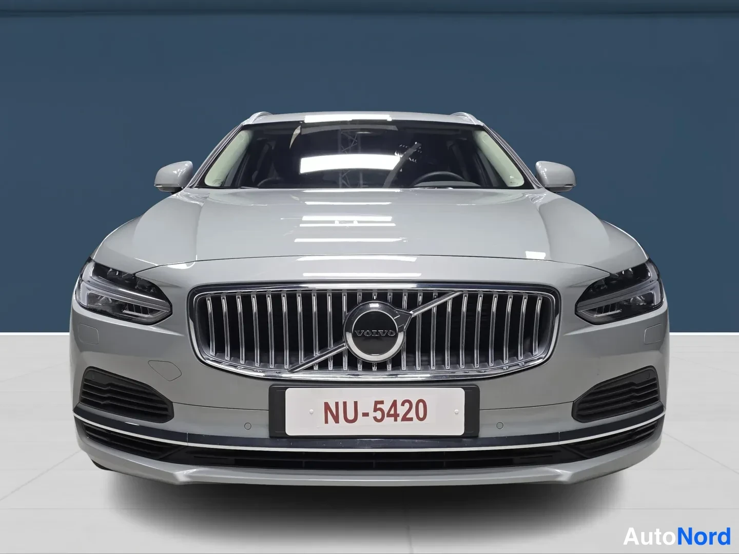 Grey Volvo V90 2024, front, photo 3