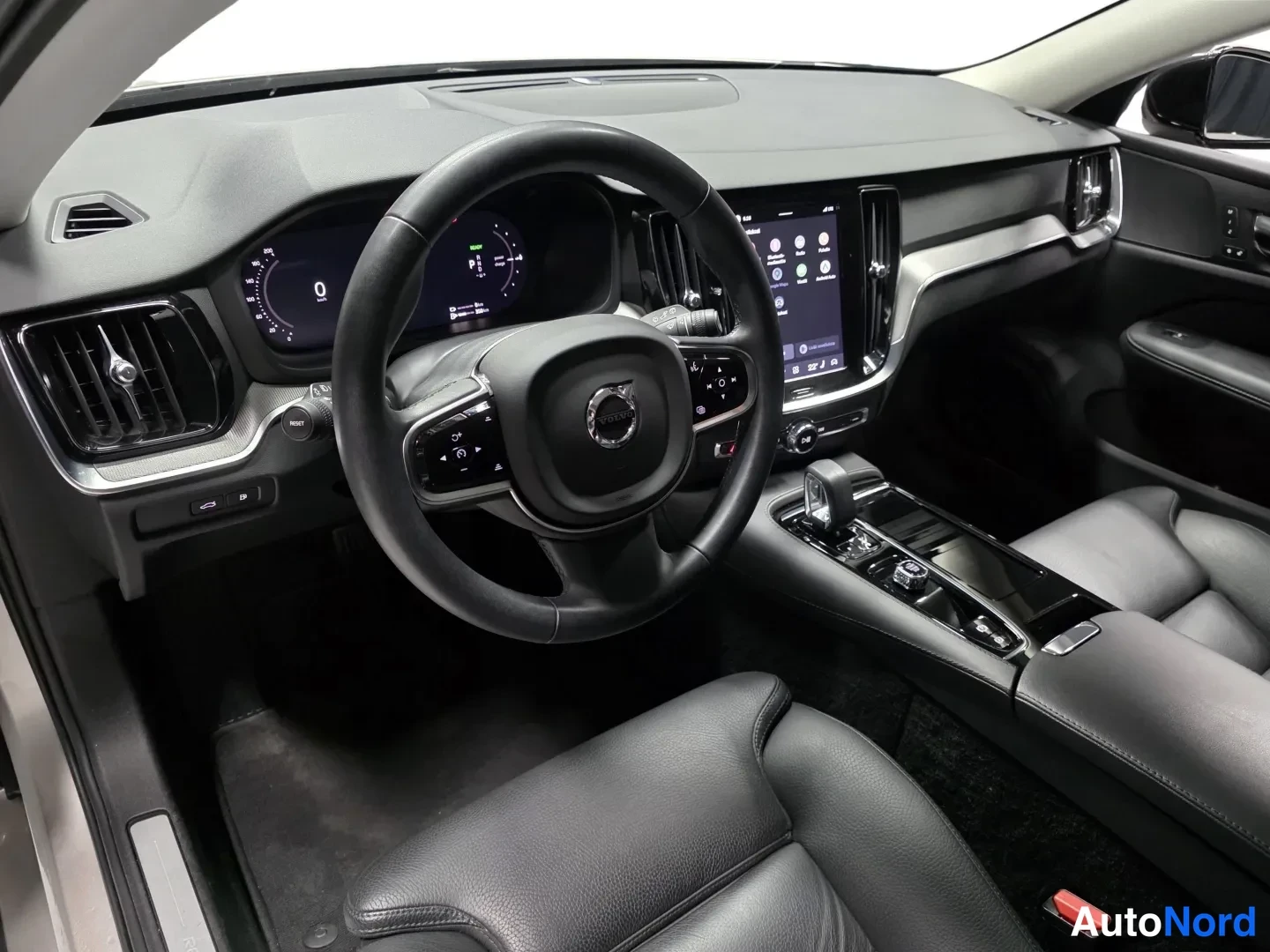Brown Volvo V60 2023, photo 9