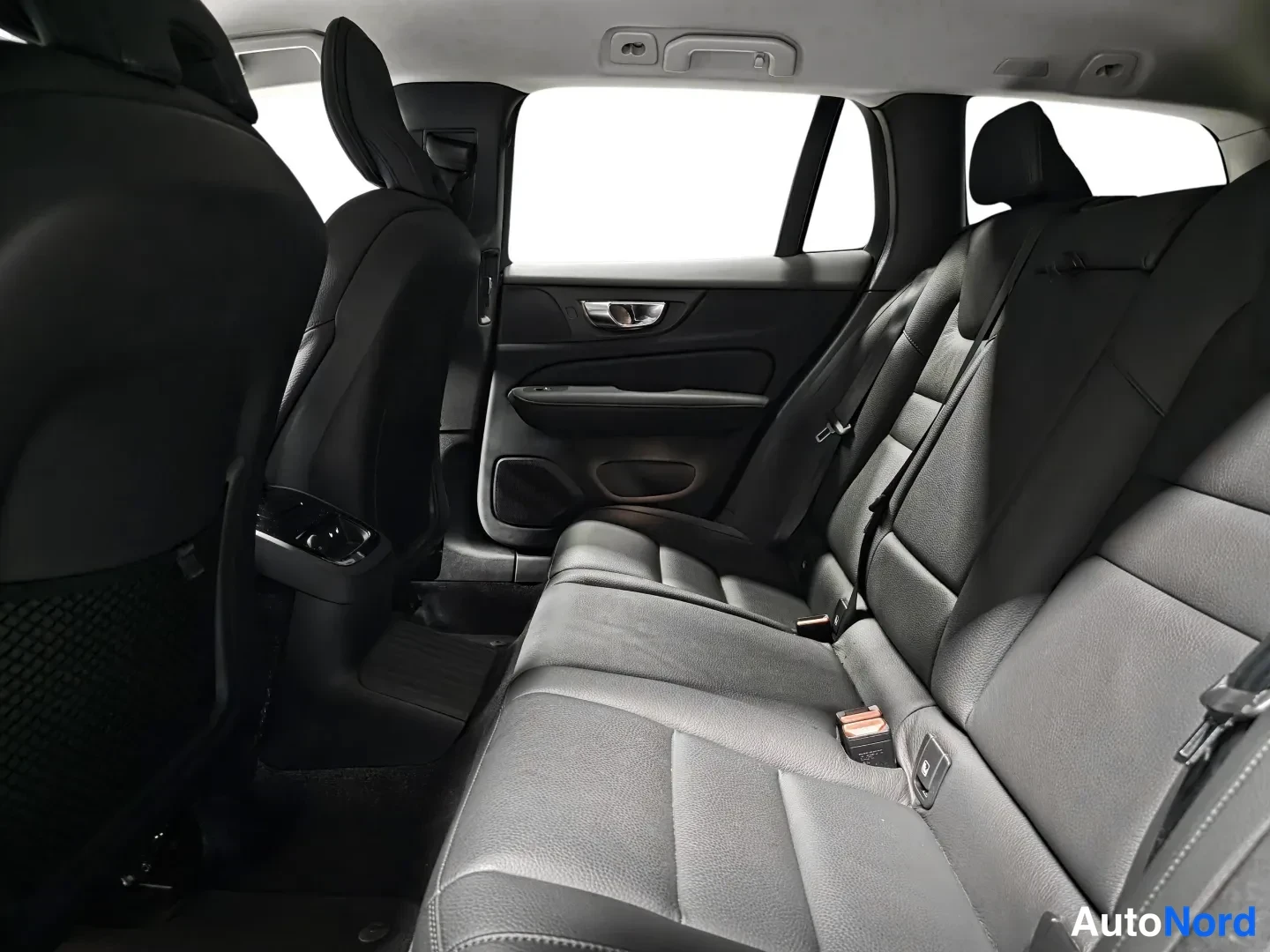 Brown Volvo V60 2023, photo 16