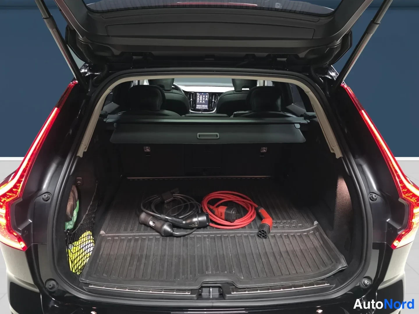 Black Volvo XC60 2023, rear, photo 7