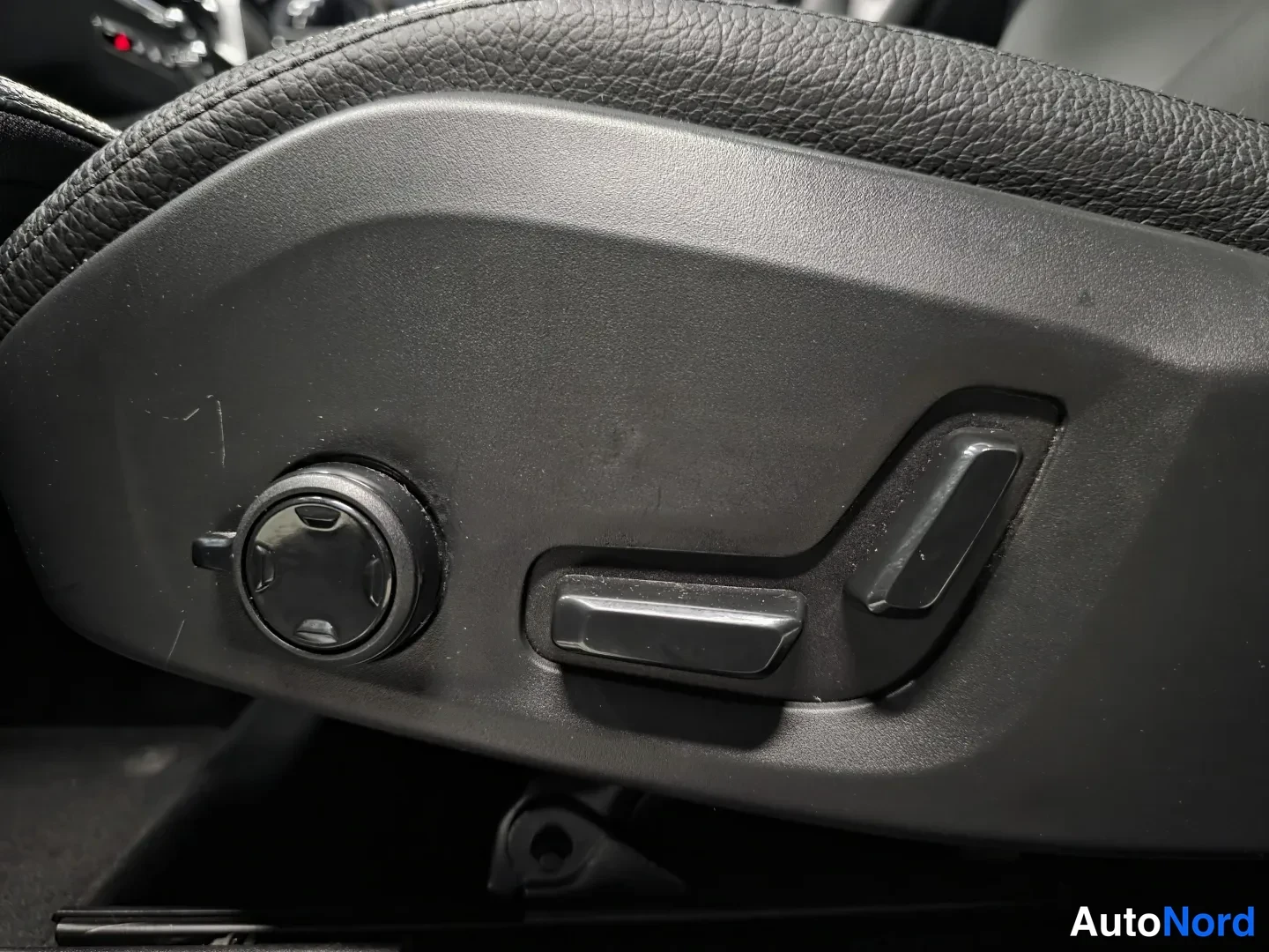 Black Volvo XC60 2023, photo 16