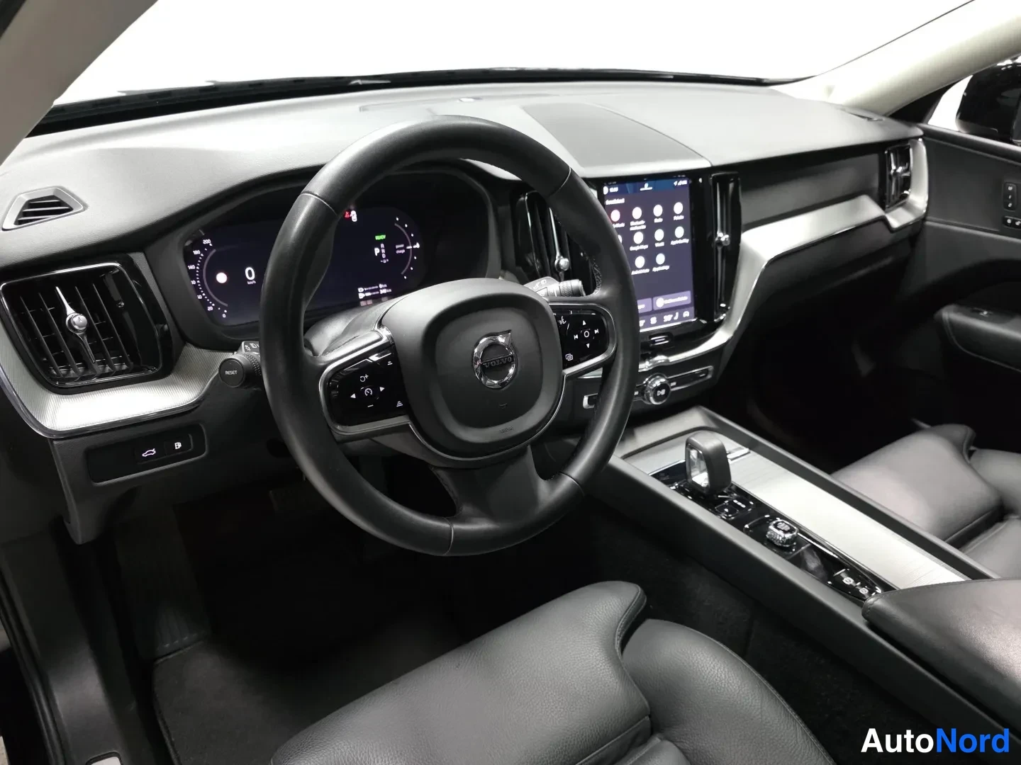 Black Volvo XC60 2023, photo 9
