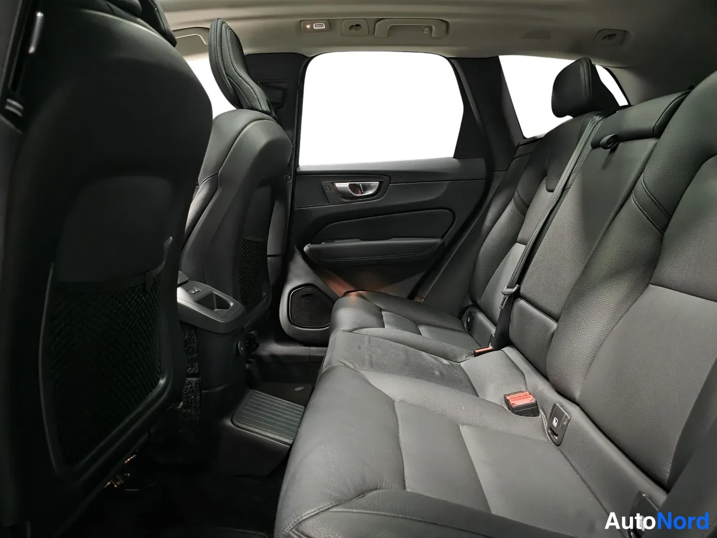 Black Volvo XC60 2023, photo 10