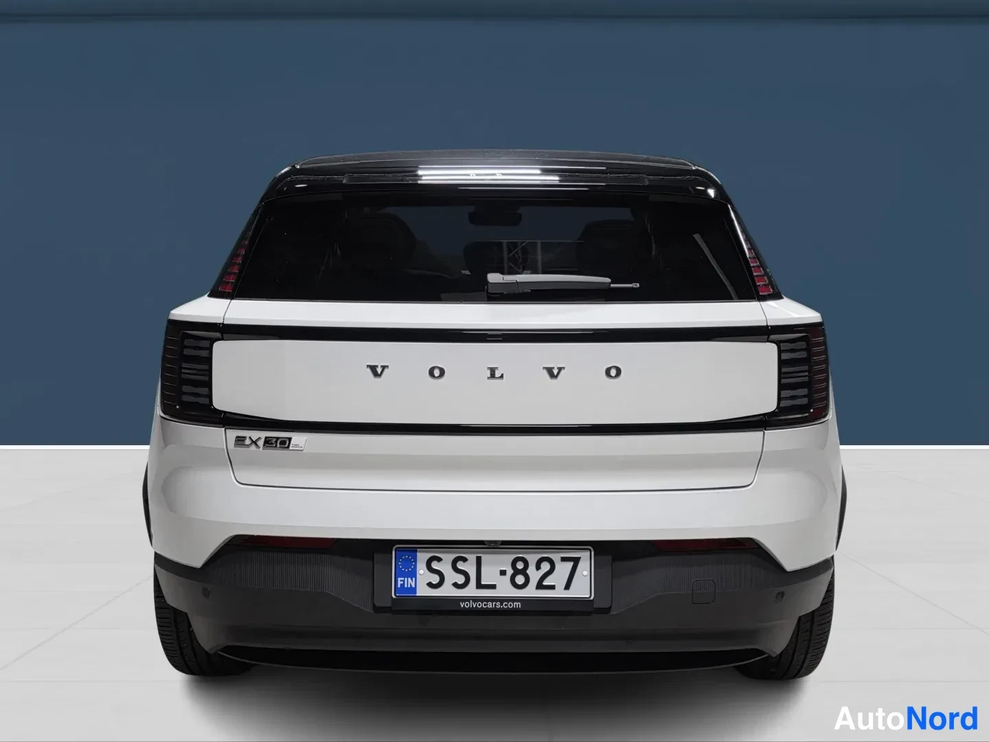 White Volvo EX30 2026, photo 6