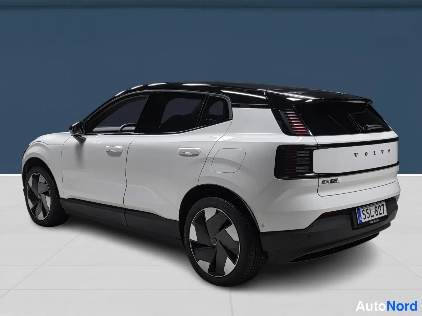 White Volvo EX30 2026, photo 4