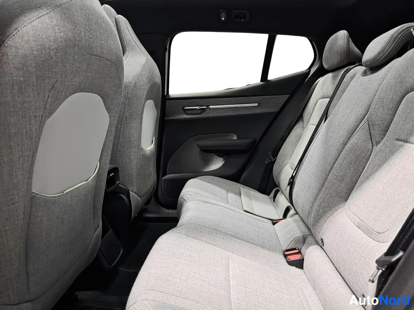 White Volvo EX30 2026, photo 11