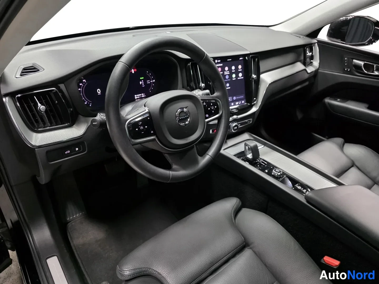 Musta Volvo XC60 2023, kuva 12