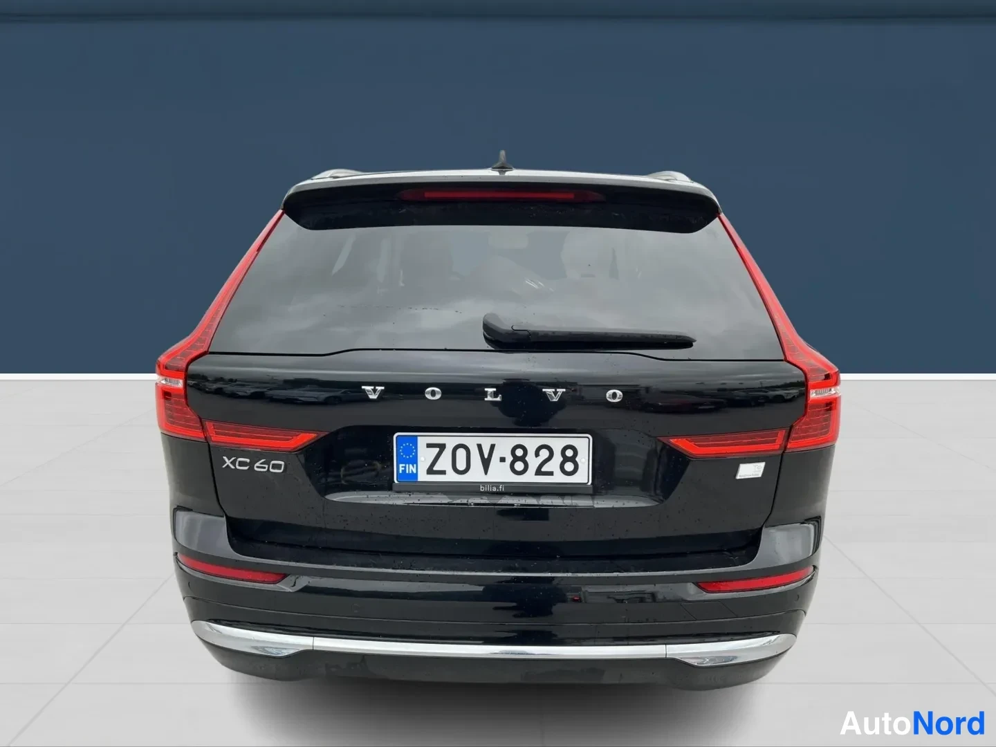 Musta Volvo XC60 2023, takaa, kuva 8