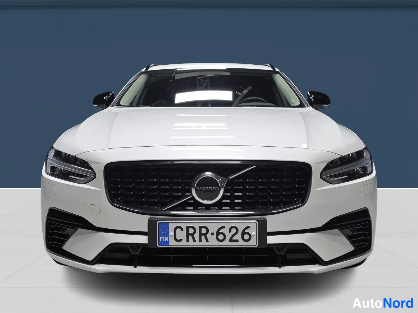 White Volvo V90 2024, front, photo 3
