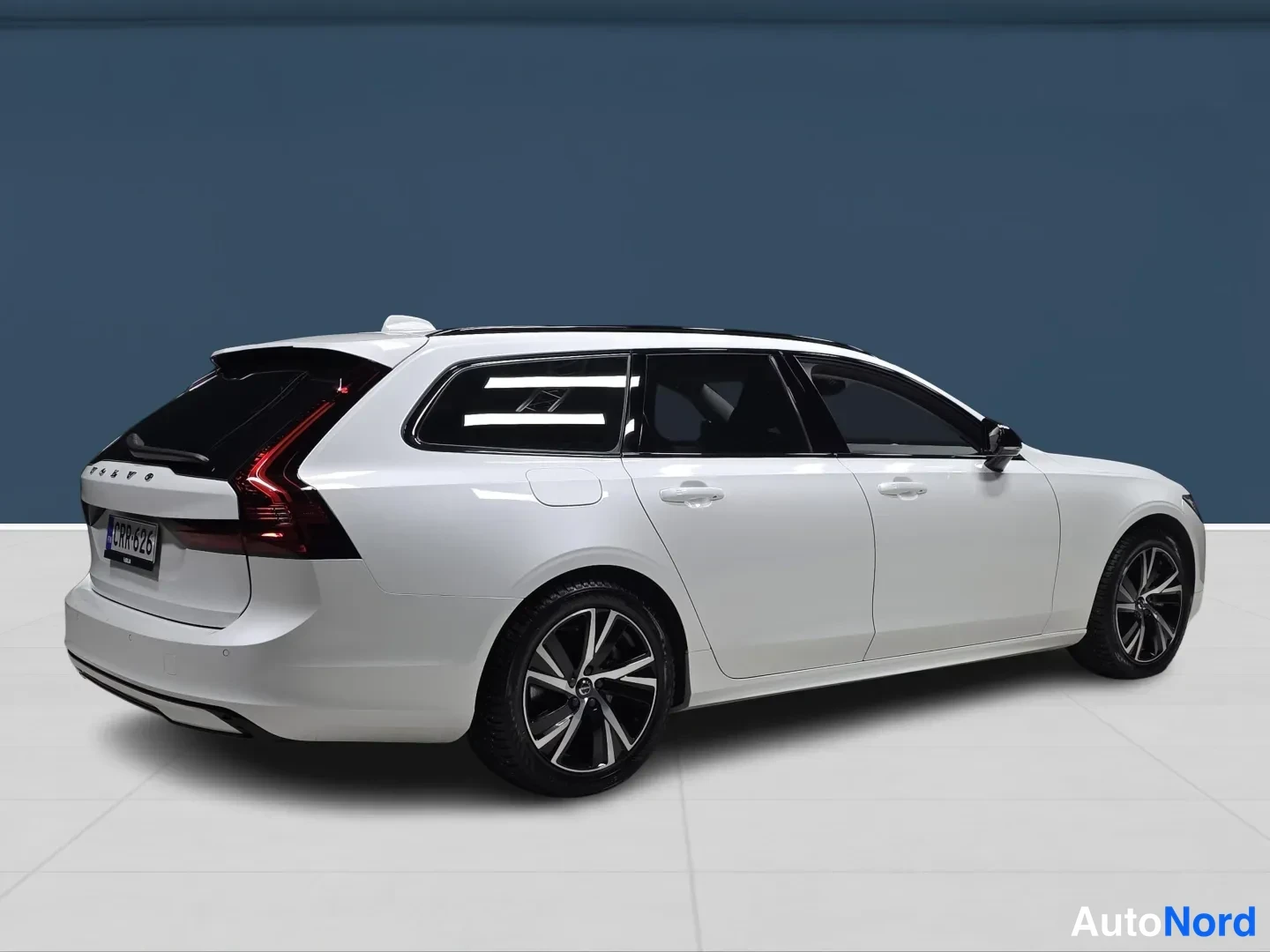 White Volvo V90 2024, rear three-quarter, photo 4