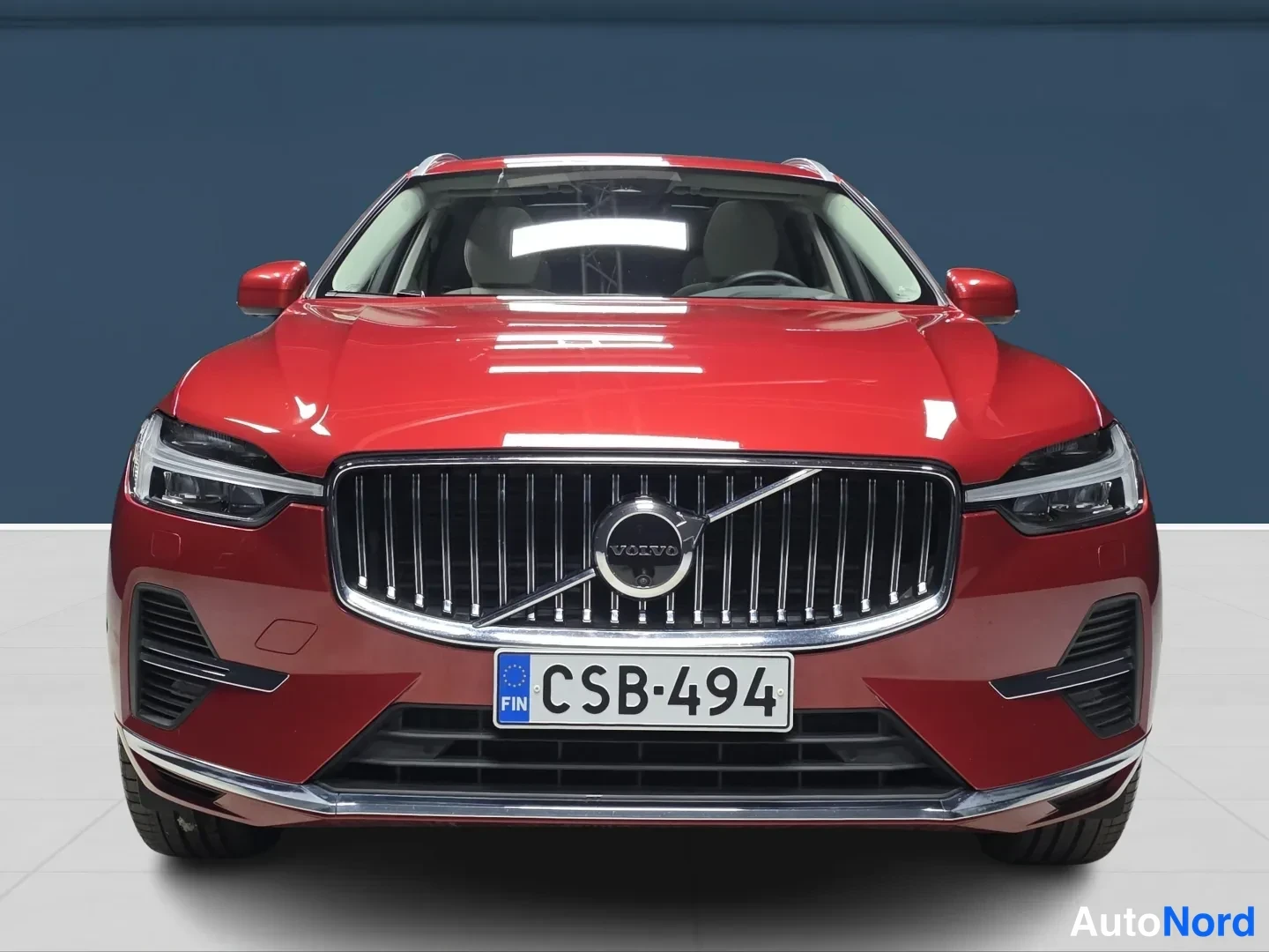 Punainen Volvo XC60 2025, edestä, kuva 7