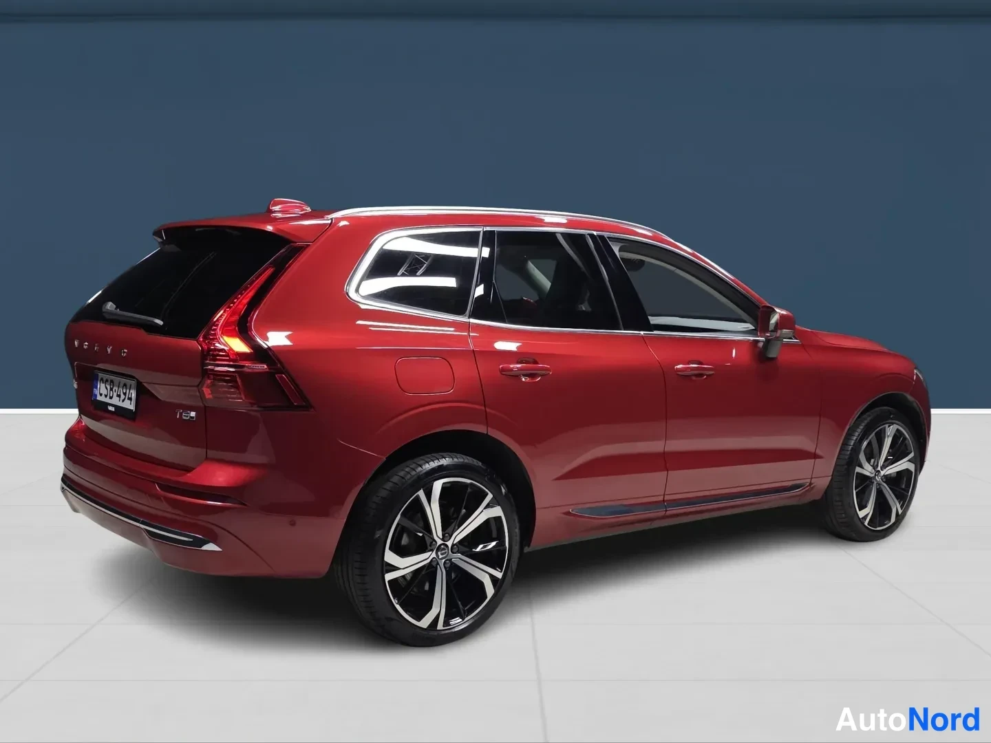 Punainen Volvo XC60 2025, takaviisto, kuva 8