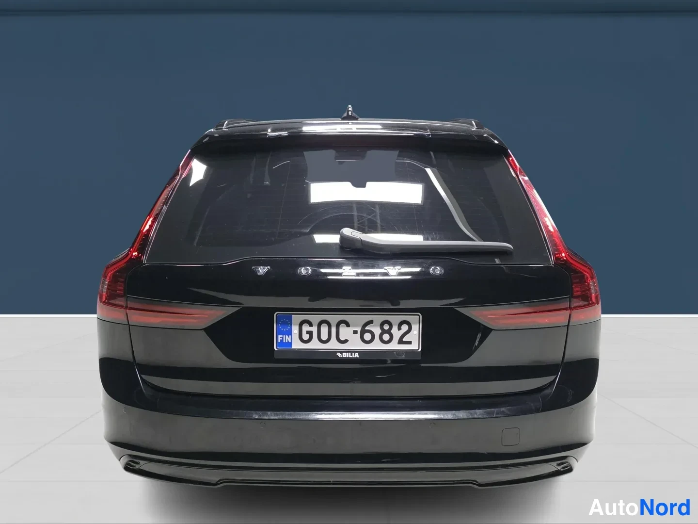 Musta Volvo V90 2022, takaa, kuva 6