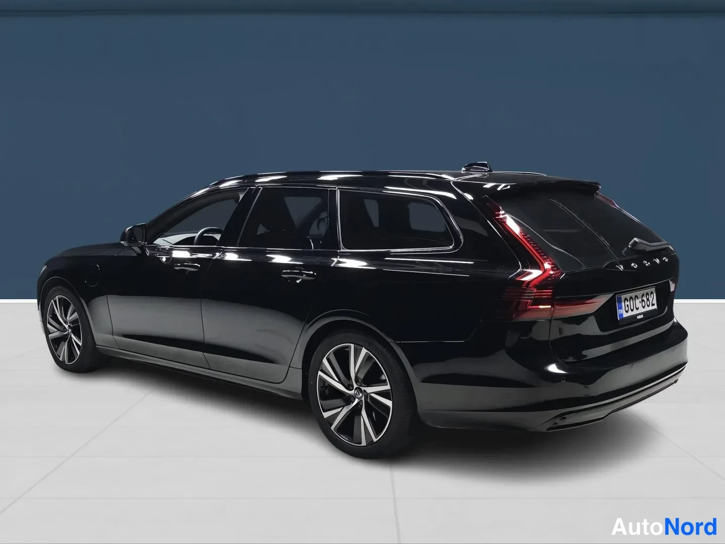 Musta Volvo V90 2022, takaviisto, kuva 5