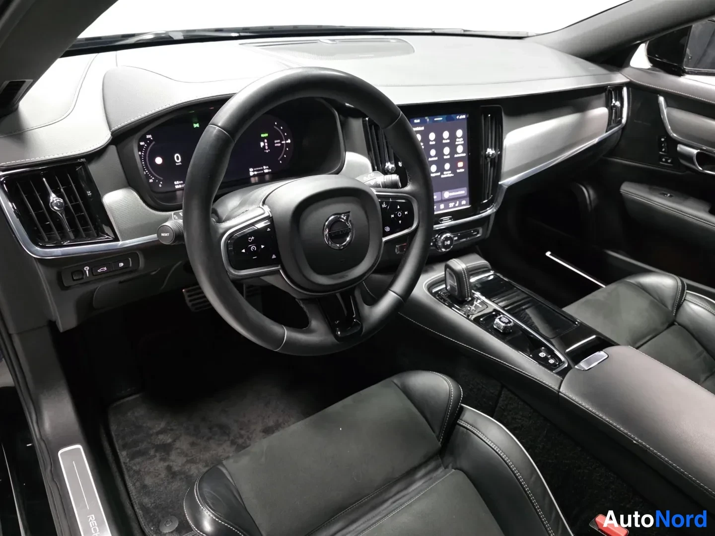 Musta Volvo V90 2022, kuva 9