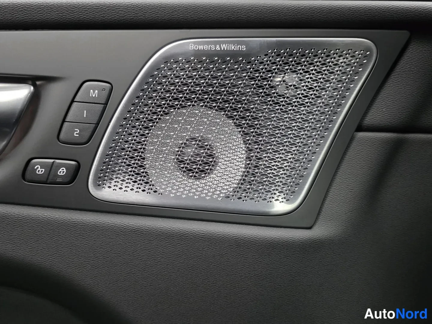 Grå Volvo XC60 2027, bild 15