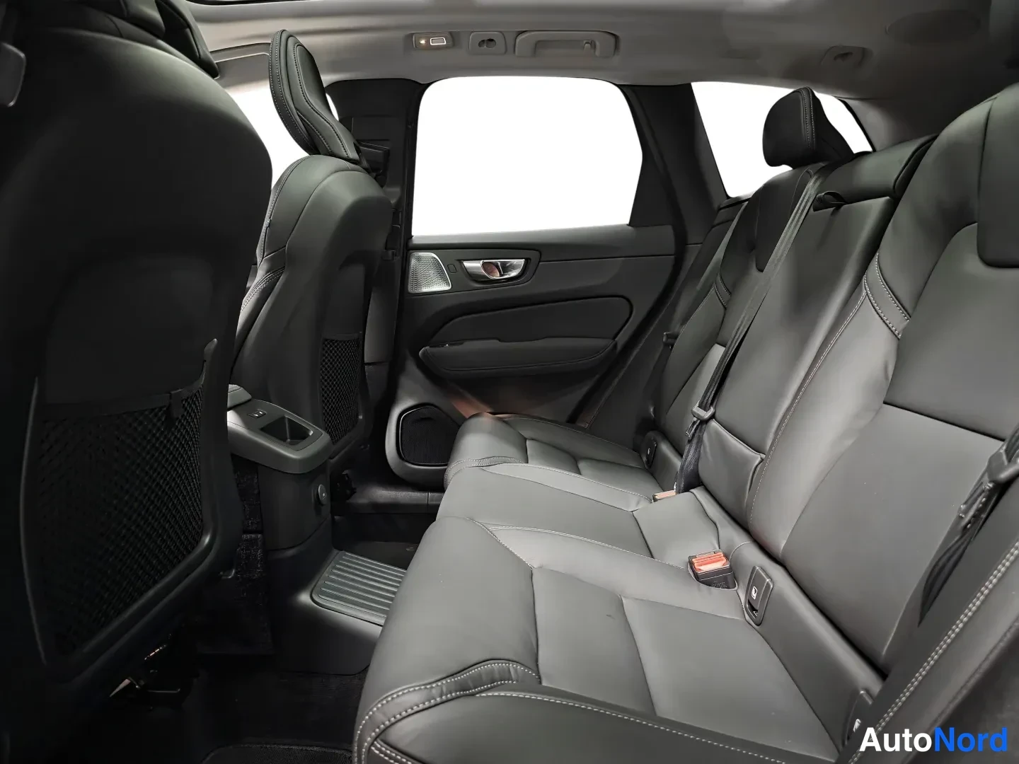 Grå Volvo XC60 2027, bild 11