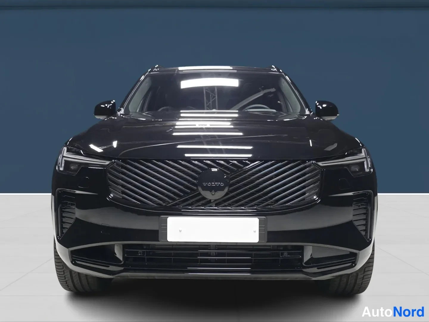 Musta Volvo XC90 2026, edestä, kuva 4