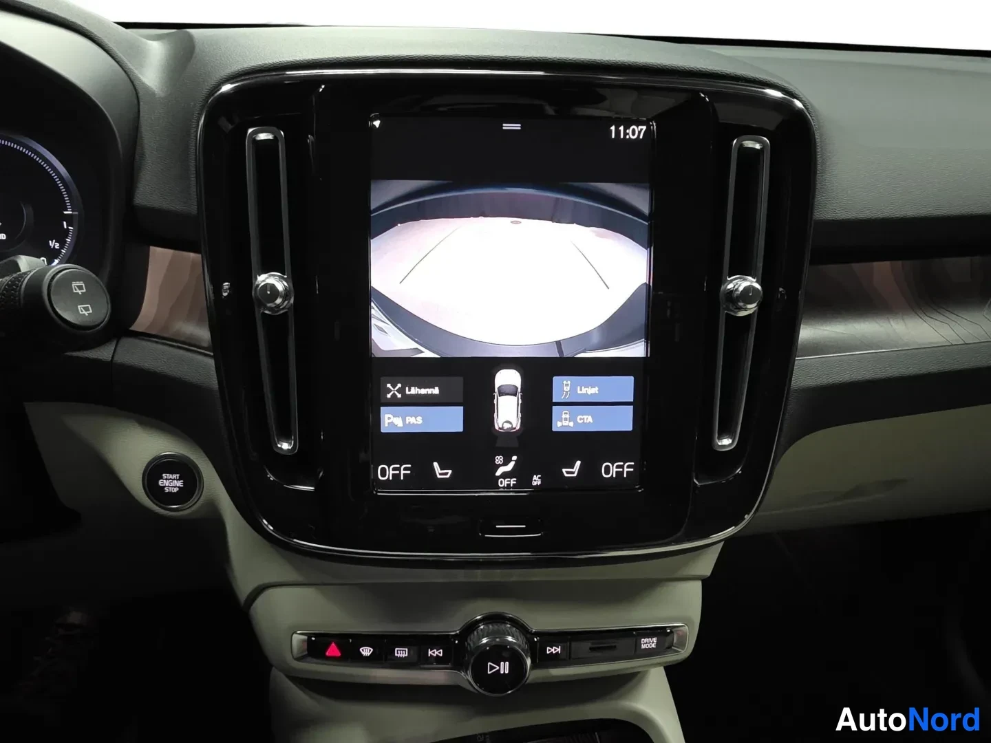 Blue Volvo XC40 2023, photo 13
