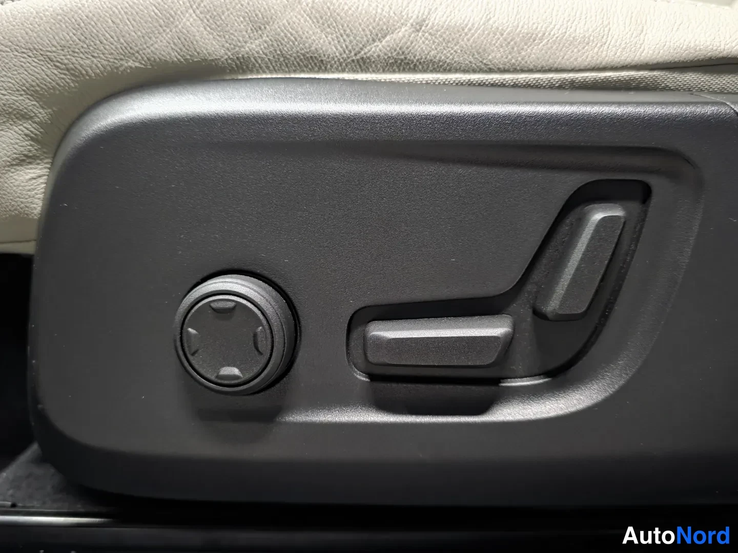 Blue Volvo XC40 2023, photo 15