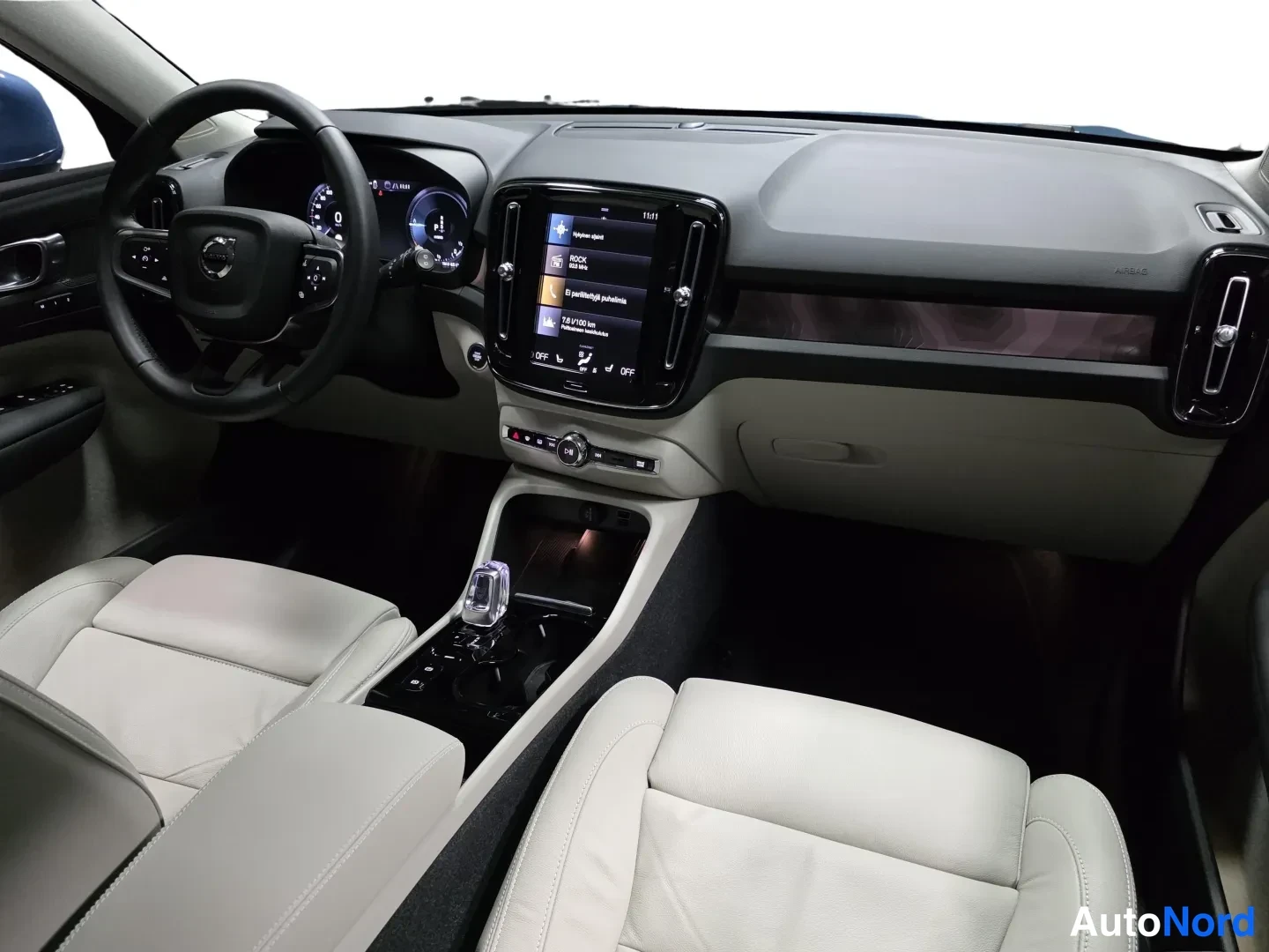Blue Volvo XC40 2023, photo 16