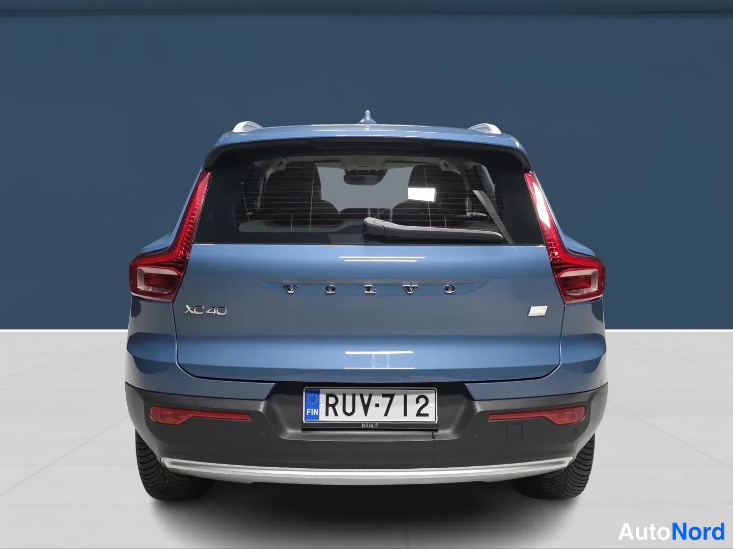 Blue Volvo XC40 2023, rear, photo 6